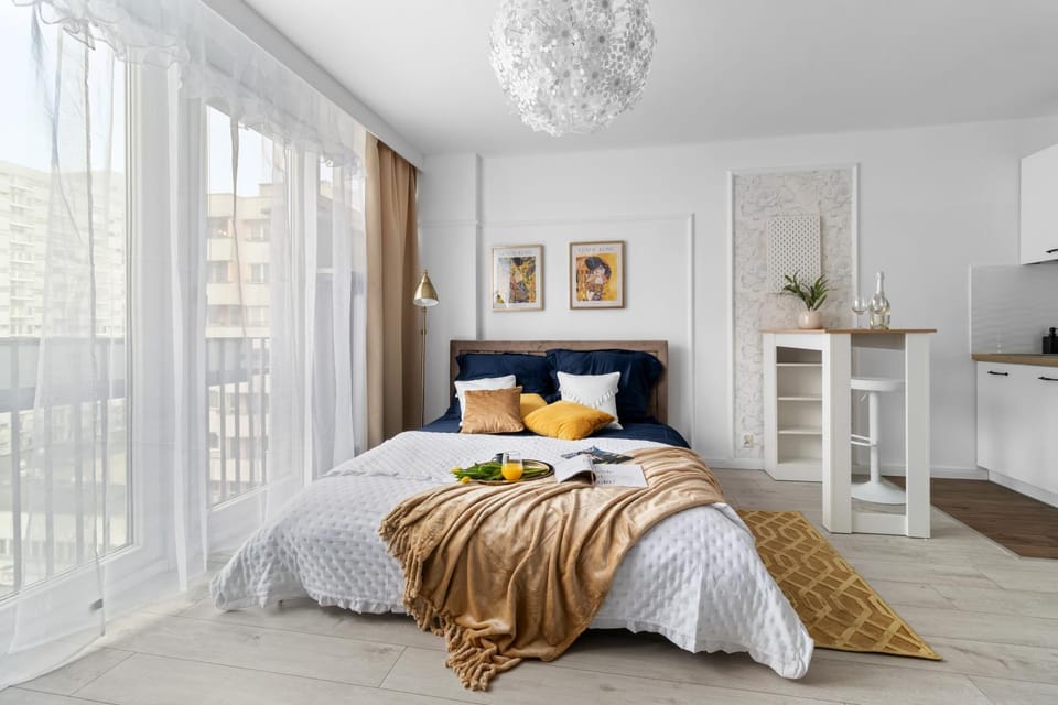 2 x1 BR Deluxe Studio Apartments with AC only 900 m to Central Station Apartment in Warsaw