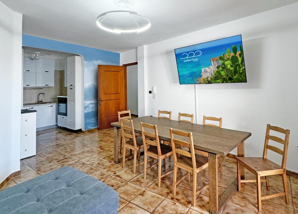 Kitchen or kitchenette, Living room, Seating area, Dining area, minibar, pet friendly