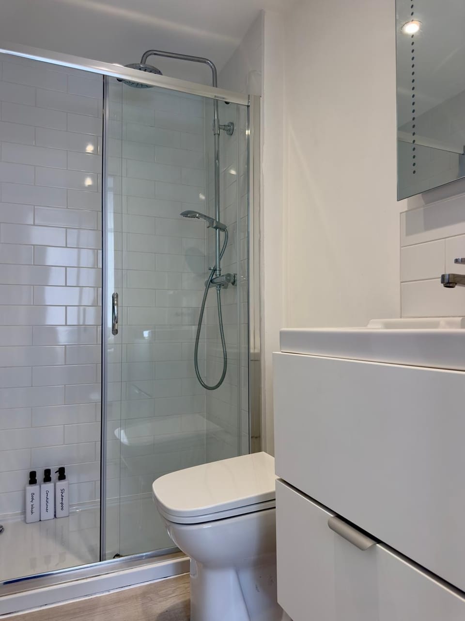 Shower, Toilet