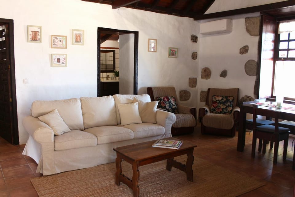 Living room, Photo of the whole room