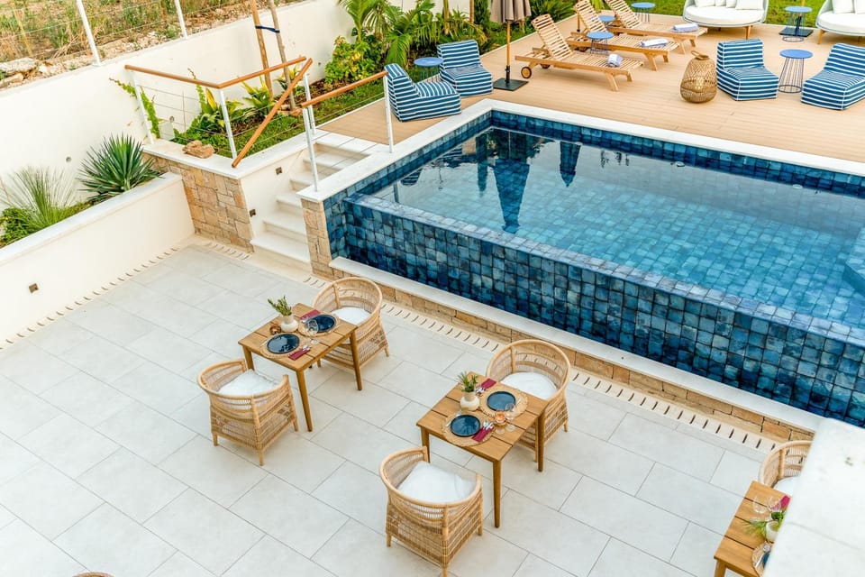 Balcony/Terrace, Garden view, Pool view, Swimming pool, sunbed