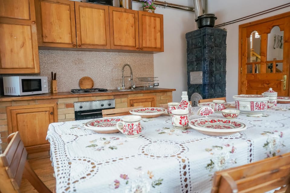 Casa Plaiul Cailor: Rustic Mountain Hideaway Villa in Prahova, Romania