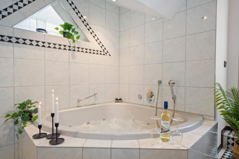 Hot Tub, Bathroom, Spa and wellness centre/facilities, Bath