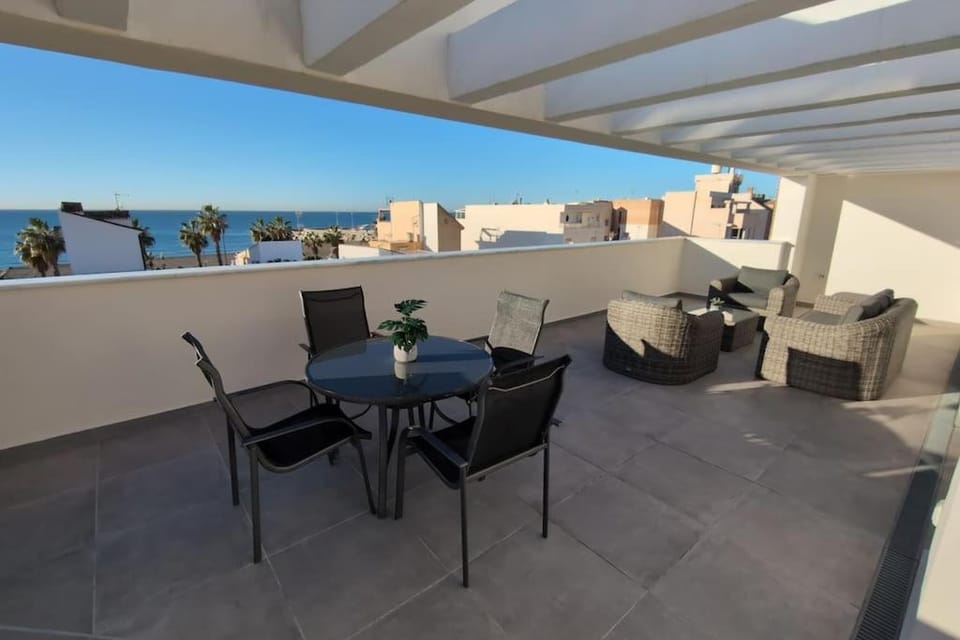 View (from property/room), Balcony/Terrace, Balcony/Terrace, Seating area, Dining area, Sea view