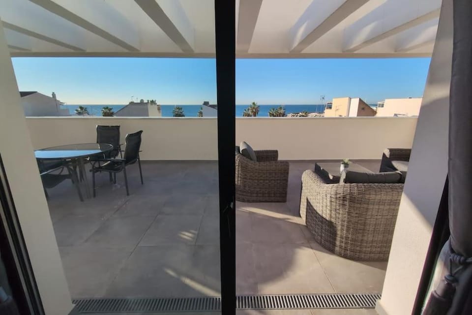 View (from property/room), Balcony/Terrace, Balcony/Terrace, Seating area, Dining area, Sea view