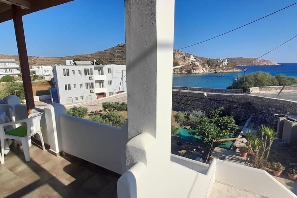 Παραθαλάσσιο εξοχικό σπίτι με θέα τον κόλπο Βάρης Apartment in Decentralized Administration of the Aegean
