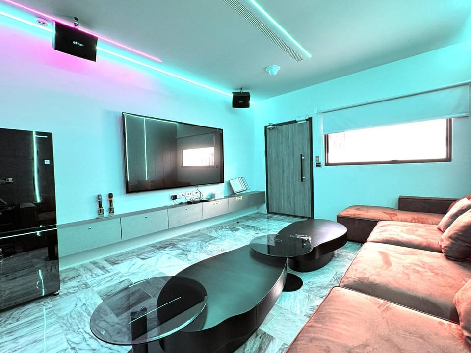 Communal lounge/ TV room