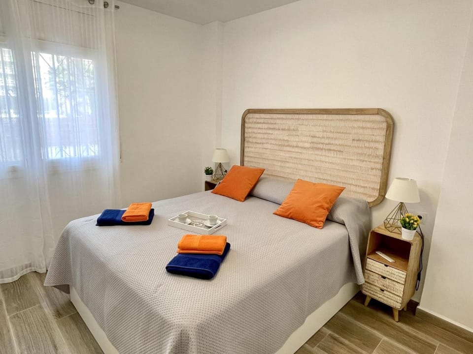 APARTBEACH LAS PALMERAS CLIMATIZADO y JUNTO PLAYA Apartment in La Pineda