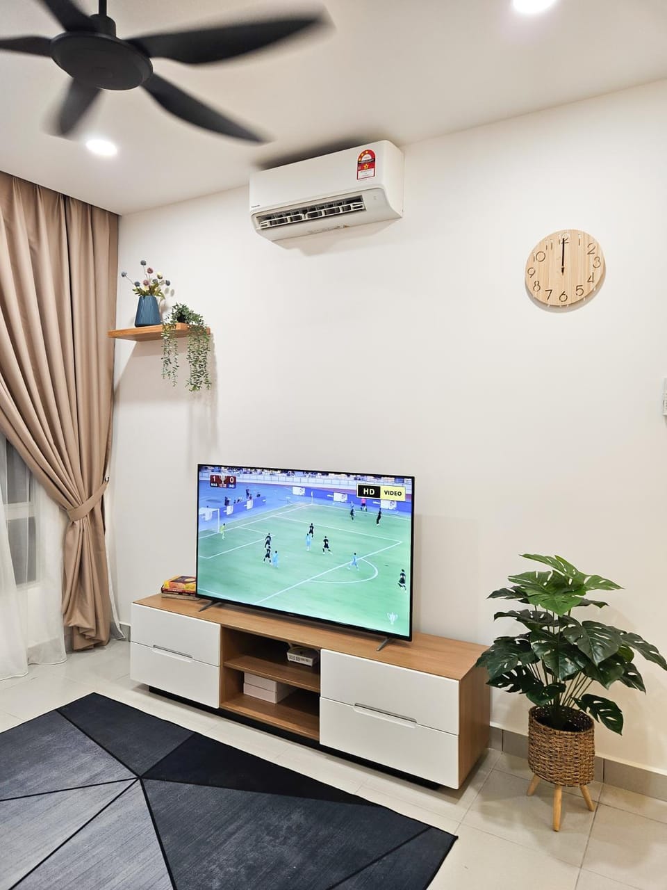 Communal lounge/ TV room, Living room, Evening entertainment, internet, air conditioner