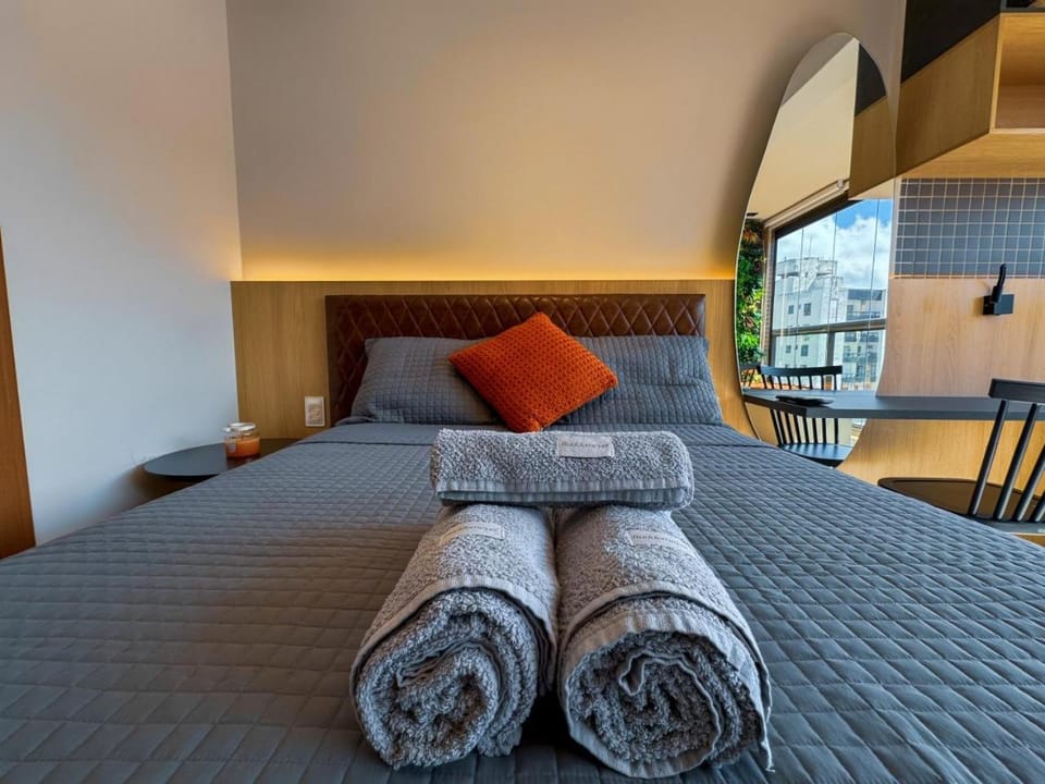 Bed, towels