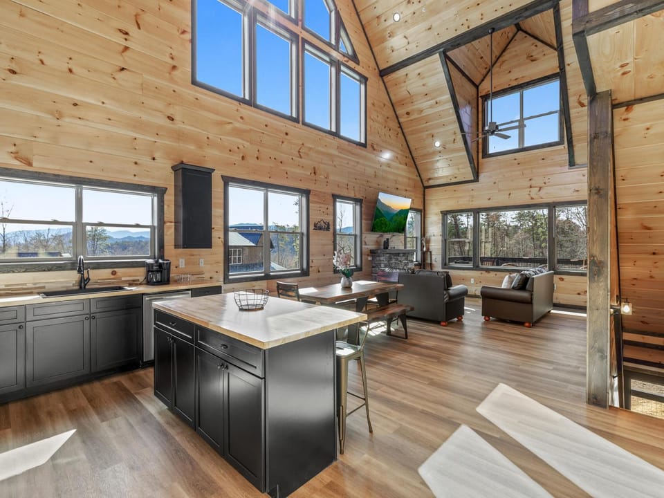View (from property/room), Kitchen or kitchenette, Living room, Seating area, Mountain view, fireplace, furniture, kitchen
