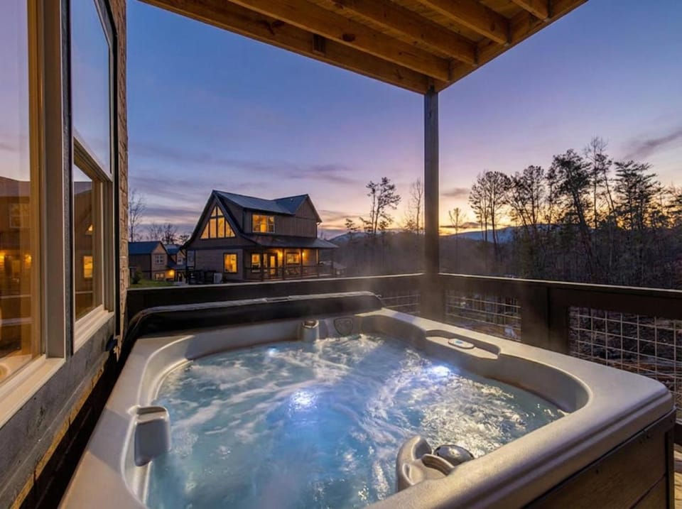 Natural landscape, Hot Tub, Balcony/Terrace, Mountain view, Sunset