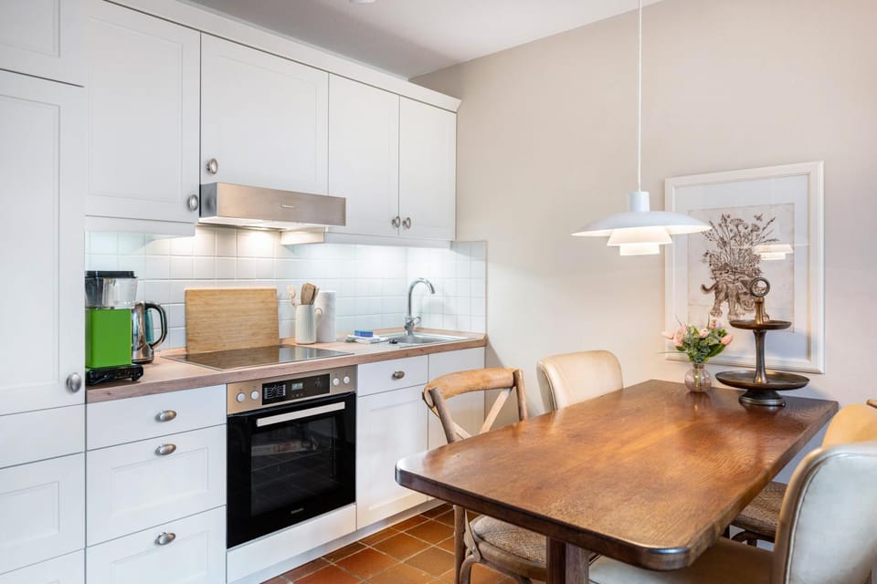 Property building, Kitchen or kitchenette, Living room