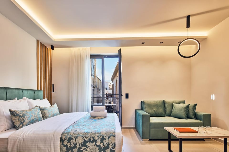 Bed, View (from property/room), Living room, Photo of the whole room, Seating area, Bedroom, City view