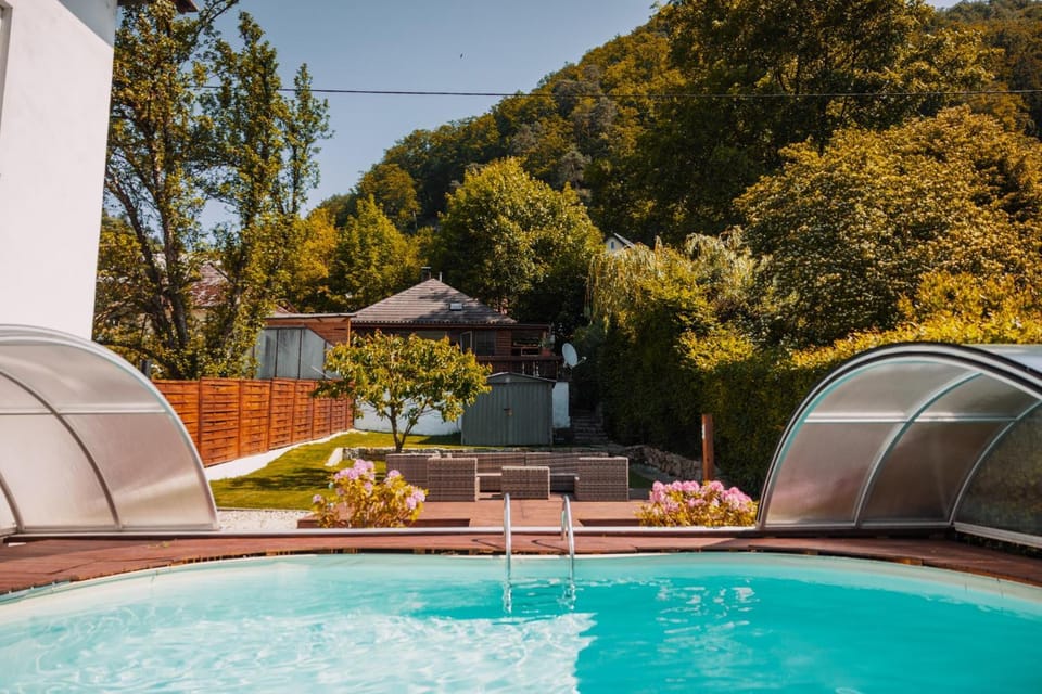 Bungalow Donaublick mit Pool und Garten House in Upper Austria