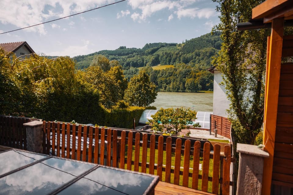 Bungalow Donaublick mit Pool und Garten House in Upper Austria