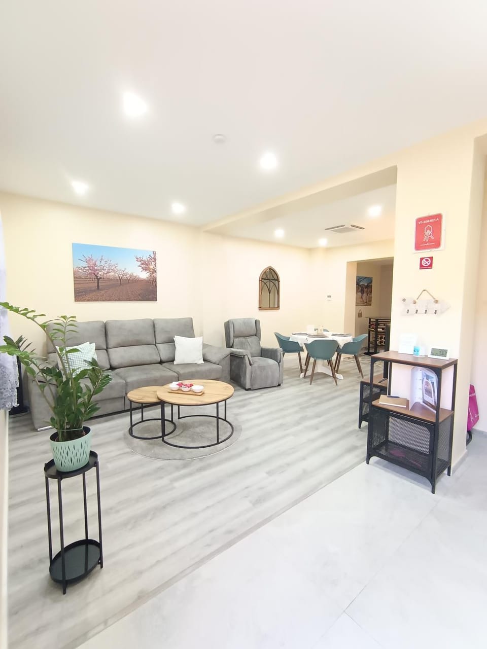 Facade/entrance, Living room, Seating area, Dining area, air conditioner