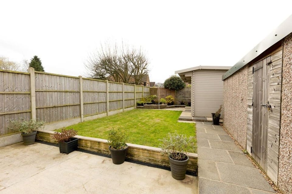 WOODFIELD ROAD - 2 Bed in Harrogate with Spacious Garden & Hot Tub Hire House in Harrogate