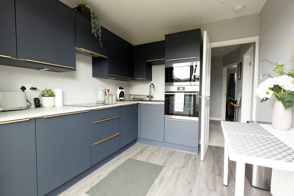 WOODFIELD ROAD - 2 Bed in Harrogate with Spacious Garden & Hot Tub Hire House in Harrogate