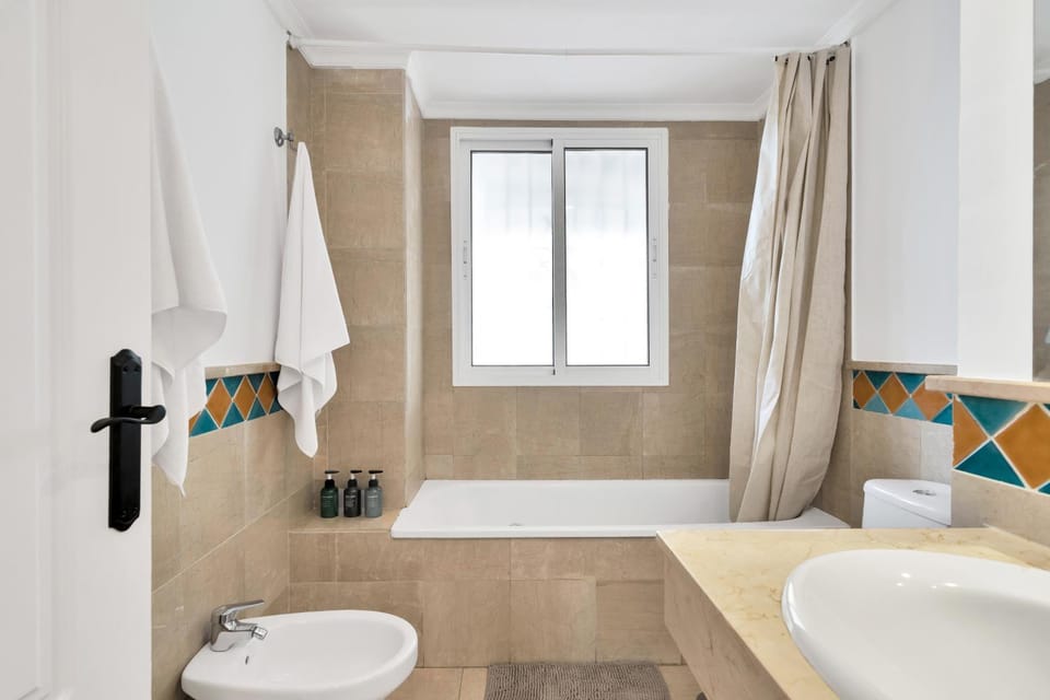 Toilet, Bathroom, Bath, towels