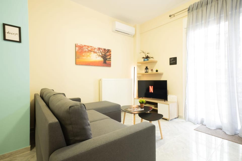 TV and multimedia, Living room, Evening entertainment, air conditioner