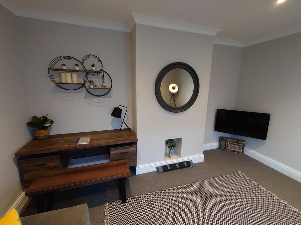 Communal lounge/ TV room, TV and multimedia, Seating area, Evening entertainment