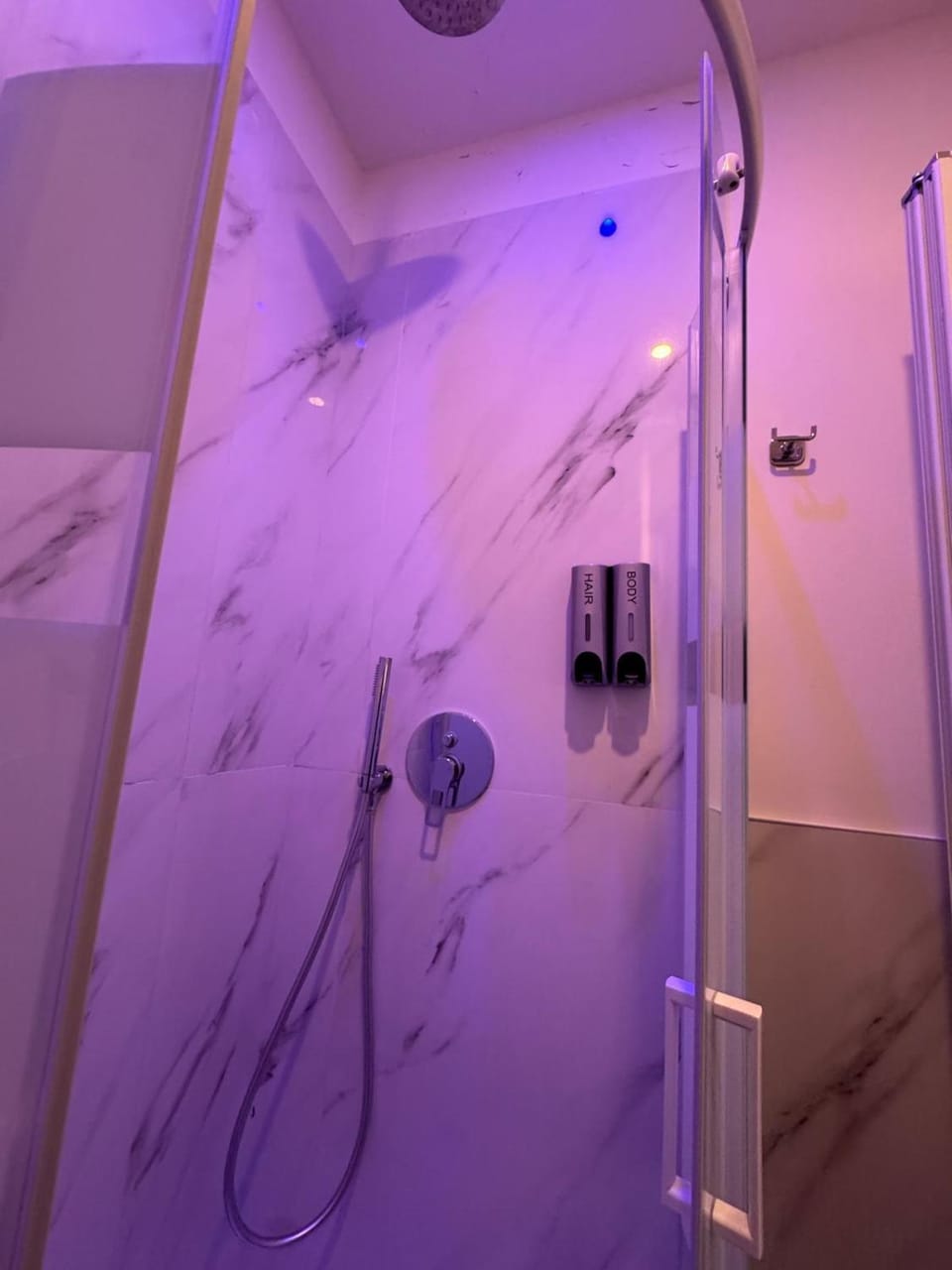 Confortable Room - 5 Bed and Breakfast in Milan