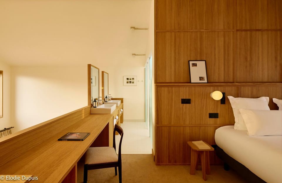 Bed, Bathroom, Bedroom