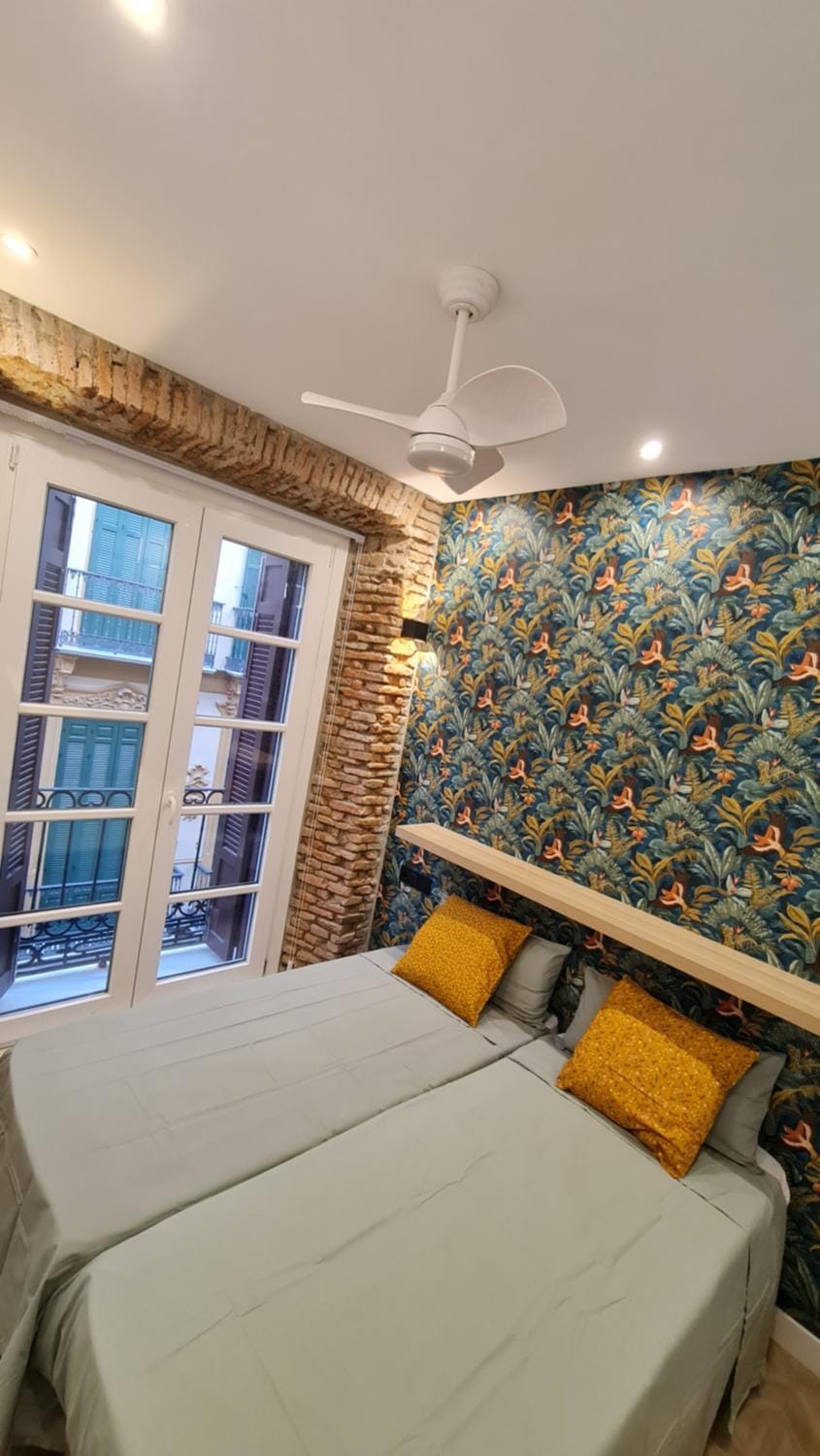 Bed, Photo of the whole room, Bedroom, fireplace