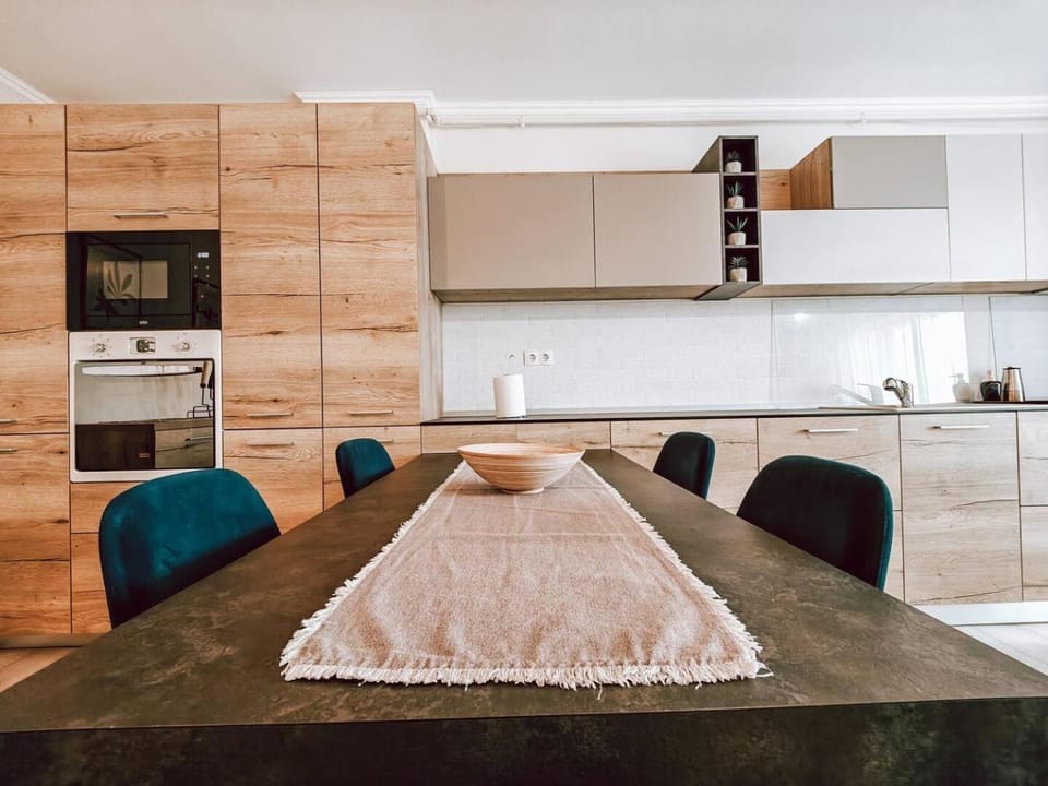 Elegant Escape-Parking, private parking,kingsize b Apartment in Cluj-Napoca