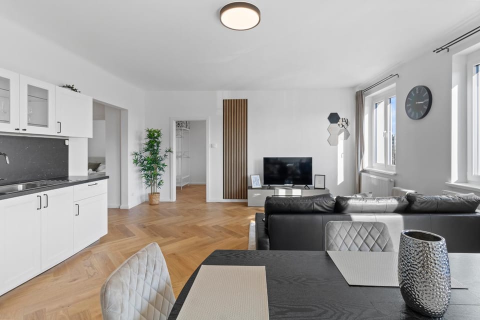 Communal lounge/ TV room, TV and multimedia, Kitchen or kitchenette, Living room, Seating area, Dining area, Evening entertainment, pet friendly