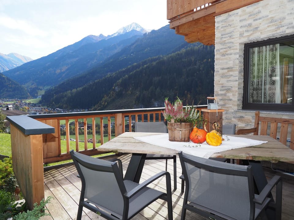 Balcony/Terrace, Mountain view