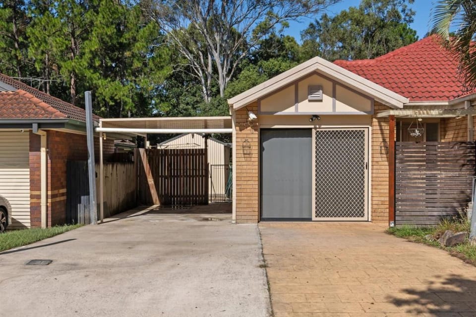 Cozy 3BR Family Friendly House Eight Mile Plains House in Brisbane
