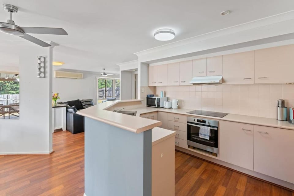 Cozy 3BR Family Friendly House Eight Mile Plains House in Brisbane