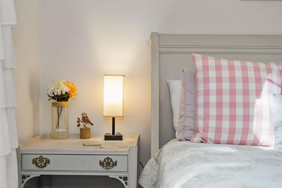 Bird House Countryside Pecan Farm 14acre San Marcos Farm Stay in San Marcos