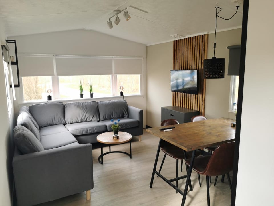 TV and multimedia, Seating area