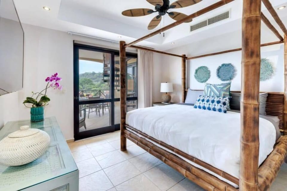 Rooftop balcony oceanfront PH condo with King beds House in Jaco