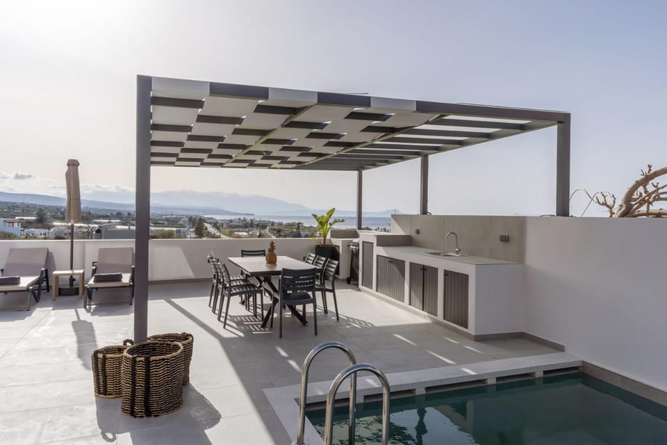 Day, View (from property/room), Dining area, Pool view, Swimming pool, sunbed