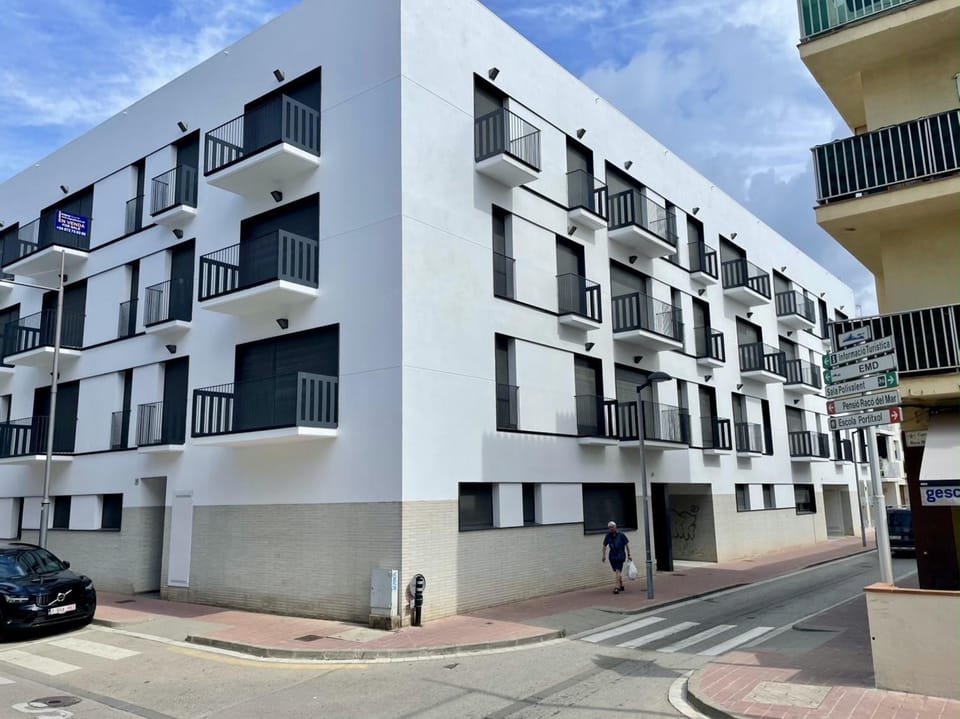 Property building, Facade/entrance, Off site