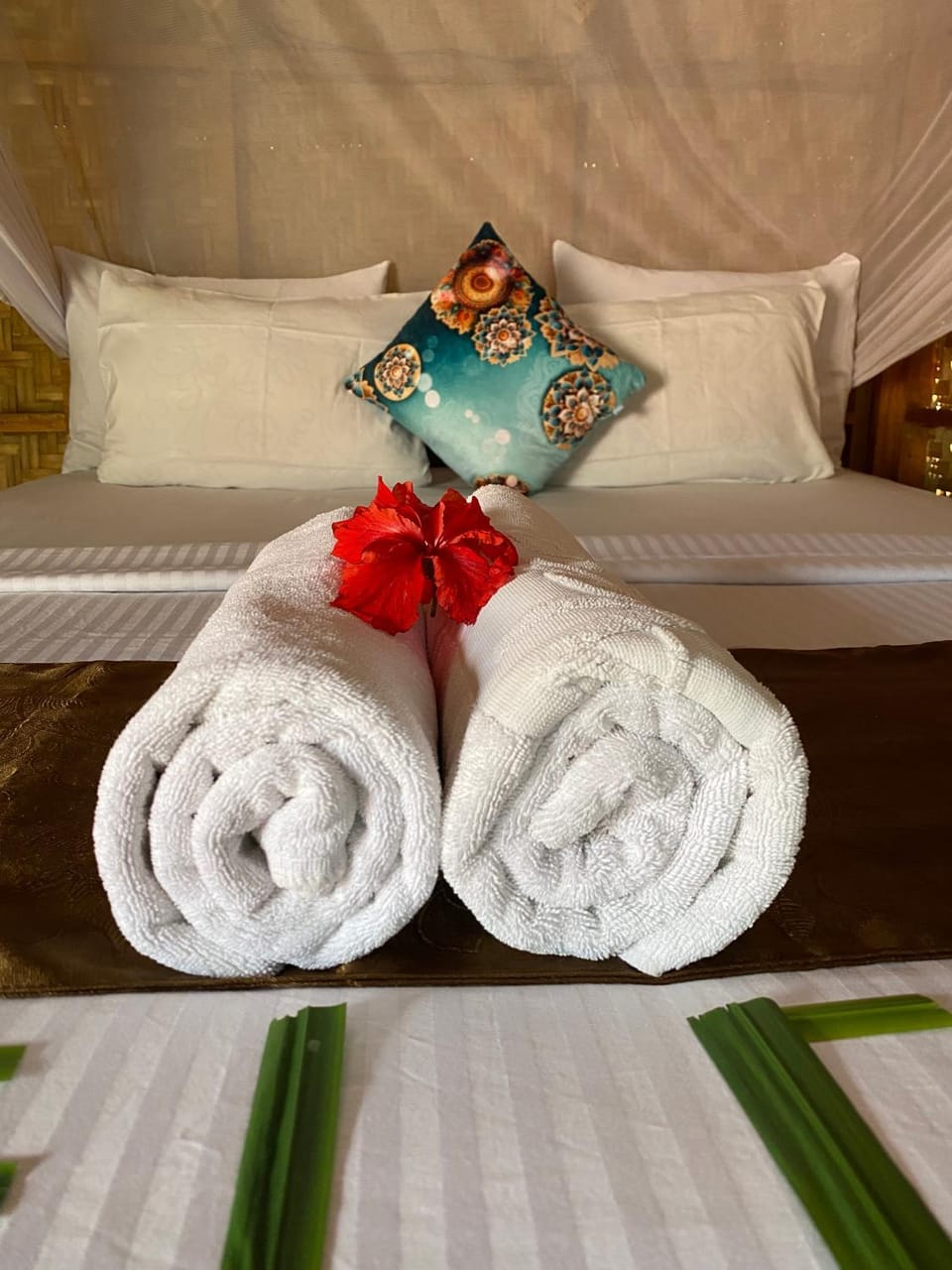 Bed, Bedroom, towels