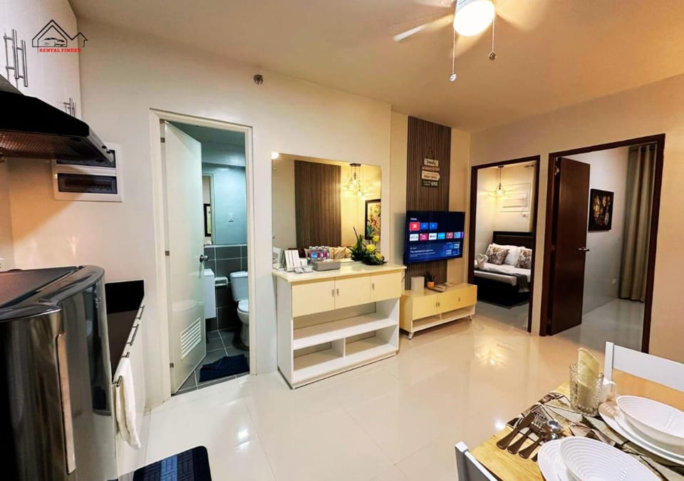 Communal lounge/ TV room, Bed, TV and multimedia, Kitchen or kitchenette, Photo of the whole room, Evening entertainment, Bedroom, fireplace, oven, towels, wardrobe