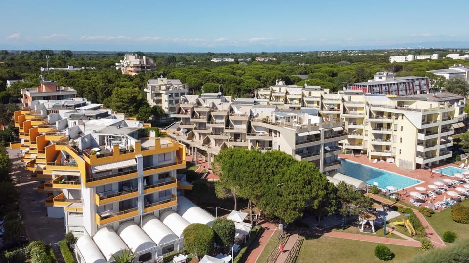 Property building, Neighbourhood, Bird's eye view