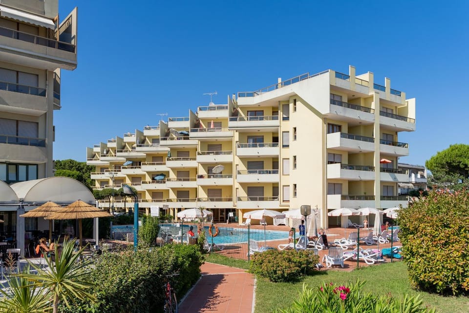 Property building, Swimming pool