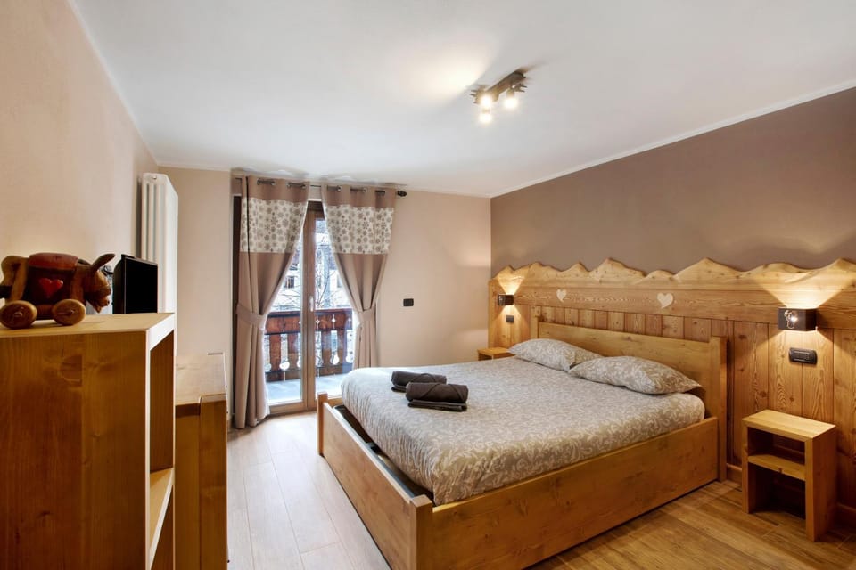 Property building, Living room, Bedroom