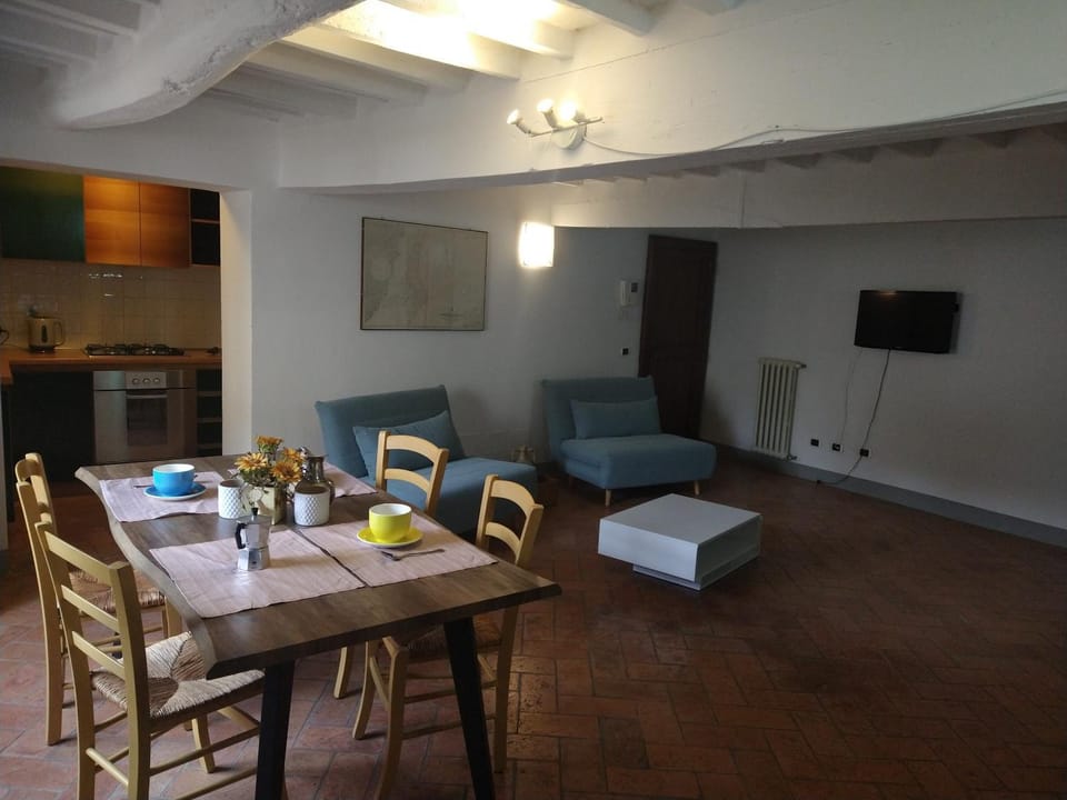 Kitchen or kitchenette, Living room, Seating area