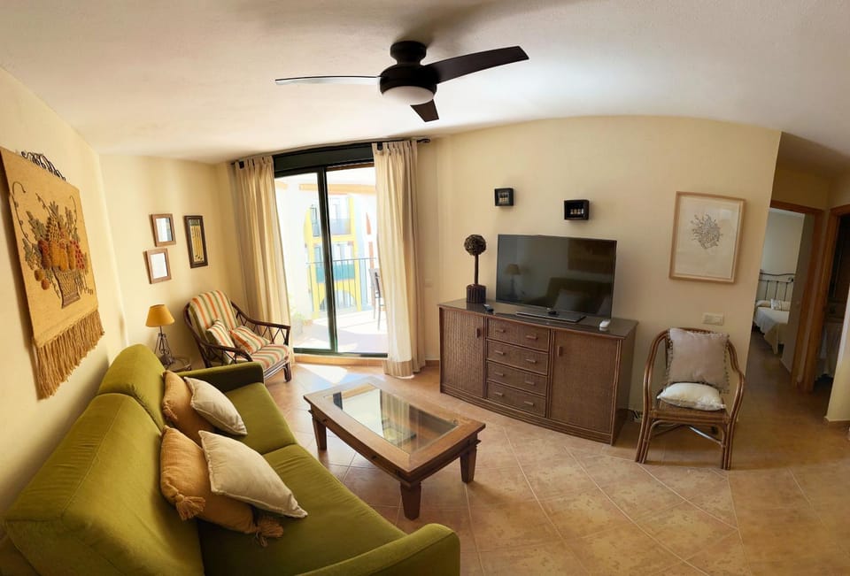 TV and multimedia, Living room, Seating area, fireplace