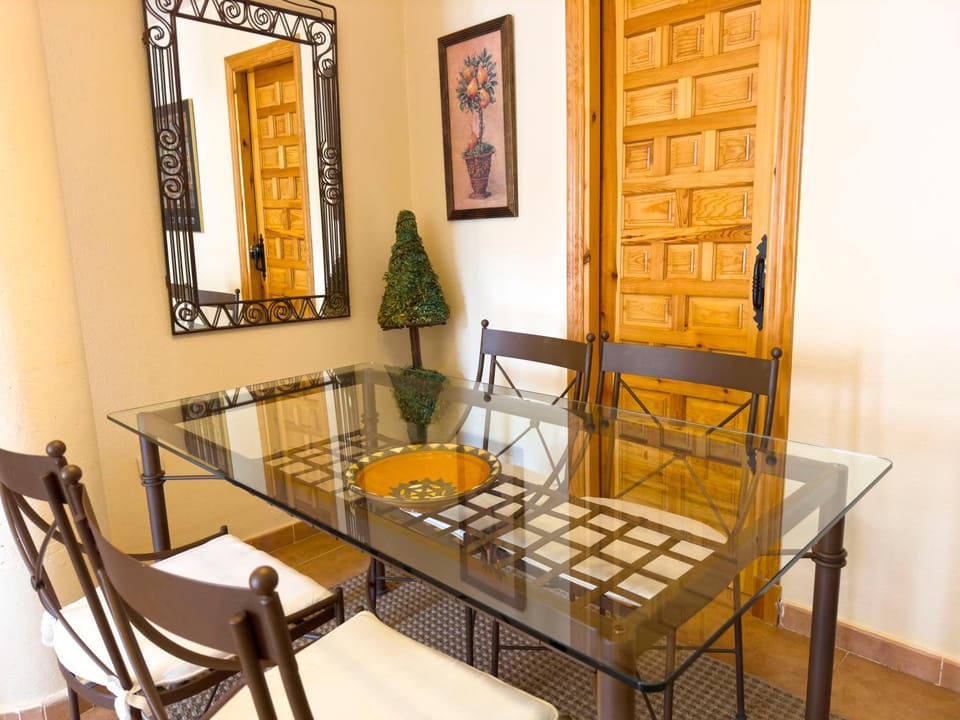 Seating area, Dining area