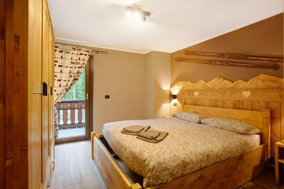 Property building, Living room, Bedroom