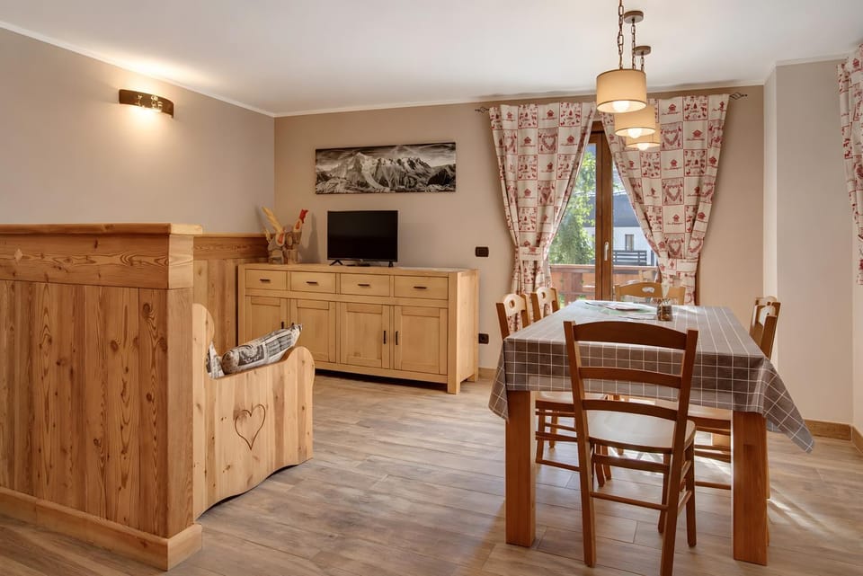Property building, Kitchen or kitchenette, Living room