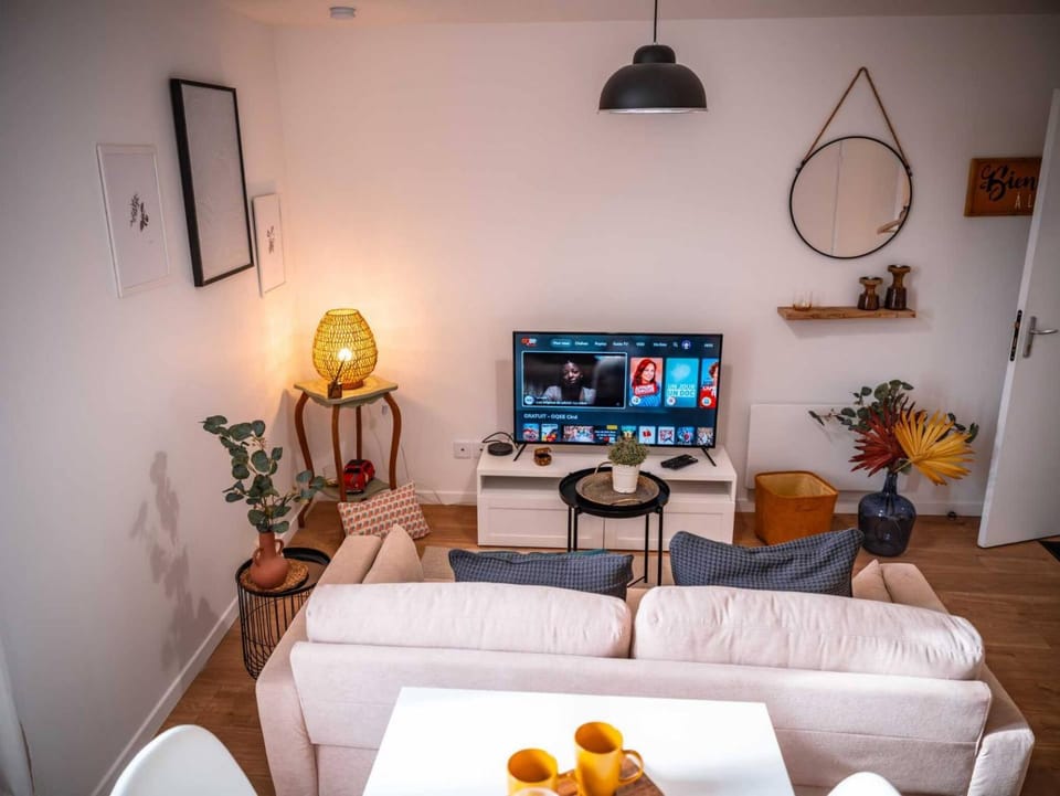 Communal lounge/ TV room, Living room